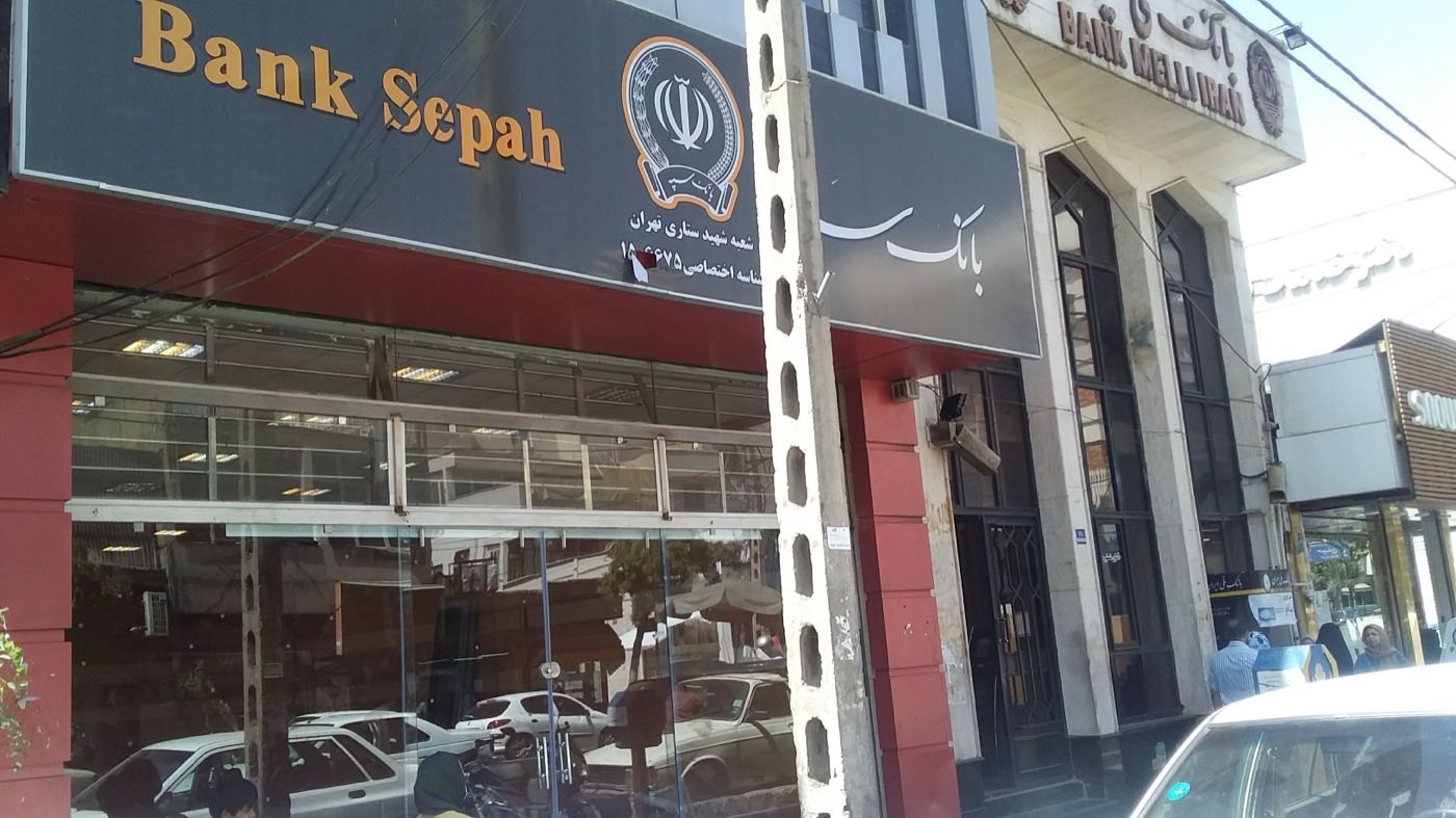 نمونه اجرای درب اتوماتیک و کرکره برقی در تهران | سام گستر | پروژه درب شیشه‌ای اتومات 12