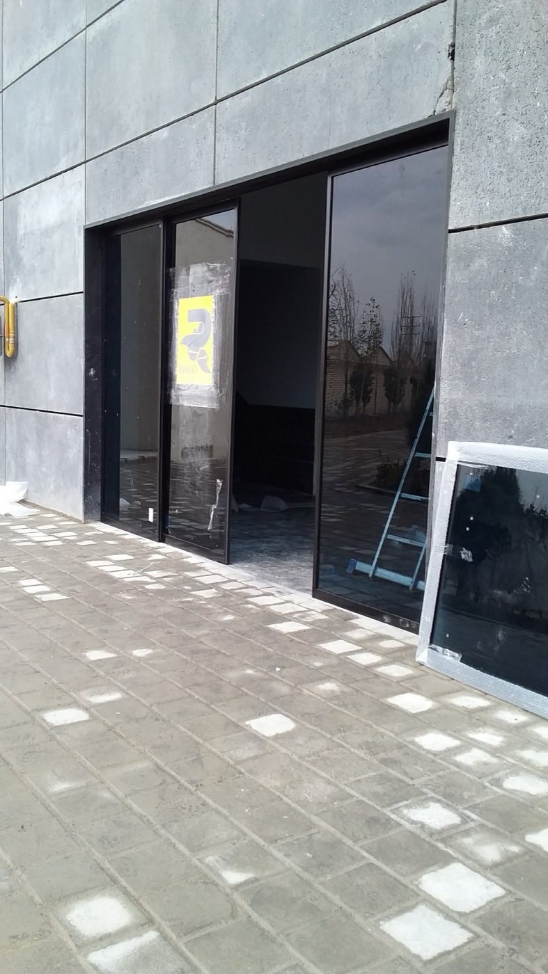 نمونه اجرای درب اتوماتیک شیشه‌ای در تهران | سام گستر | پروژه درب شیشه‌ای اتومات 5