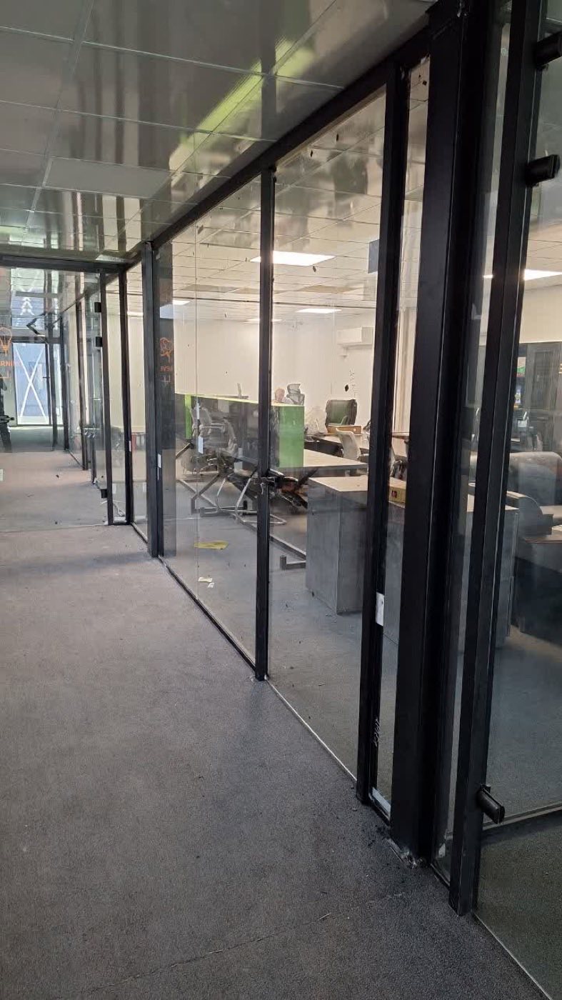 نمونه اجرای شیشه سکوریت در تهران | سام گستر | پروژه شیشه سکوریت 4