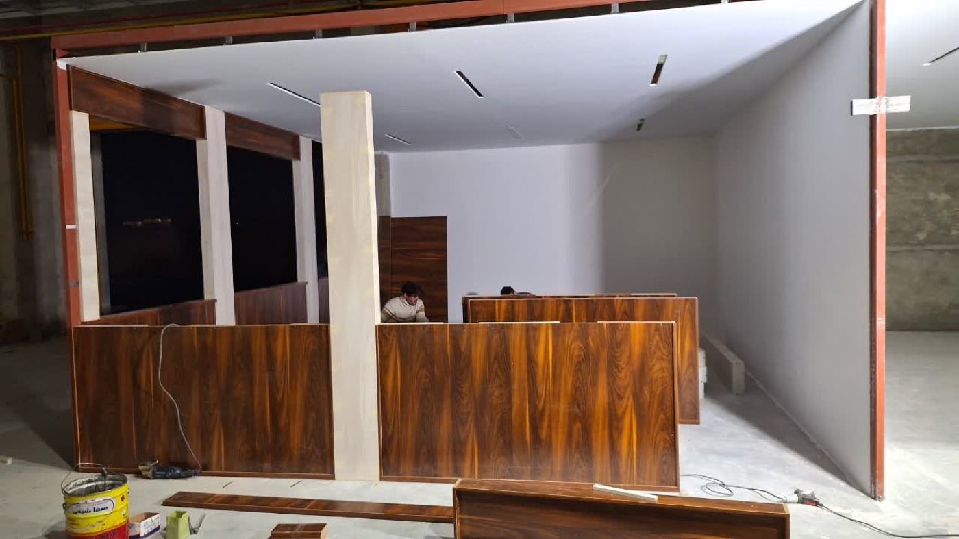 نمونه اجرای پارتیشن شیشه‌ای در تهران | سام گستر | پروژه پارتیشن شیشه‌ای 3